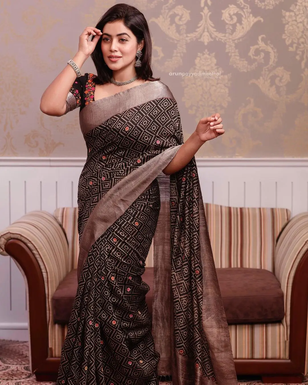 Shamna Kasim Mesmerizing Looks In Beautiful Black Saree Blouse